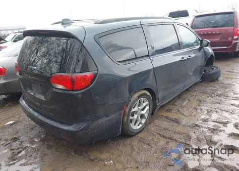 2019 Chrysler Pacifica Touring L z USA, uszkodzony, nr VIN 2C4RC1BG0KR589946